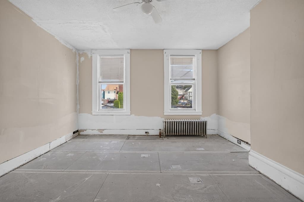 37 Fourth St, Lowell MA 01850 photo 12