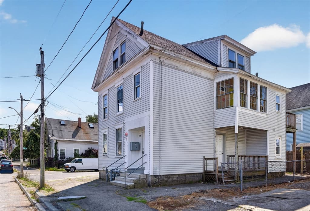 37 Fourth St, Lowell MA 01850 photo 3