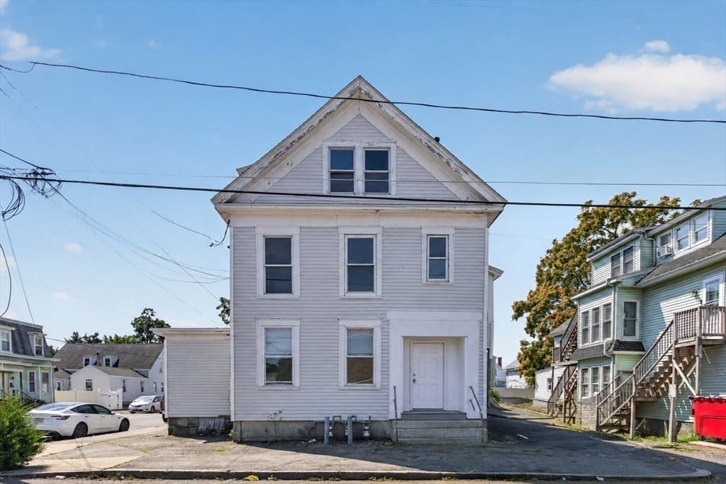 37 Fourth St, Lowell MA 01850