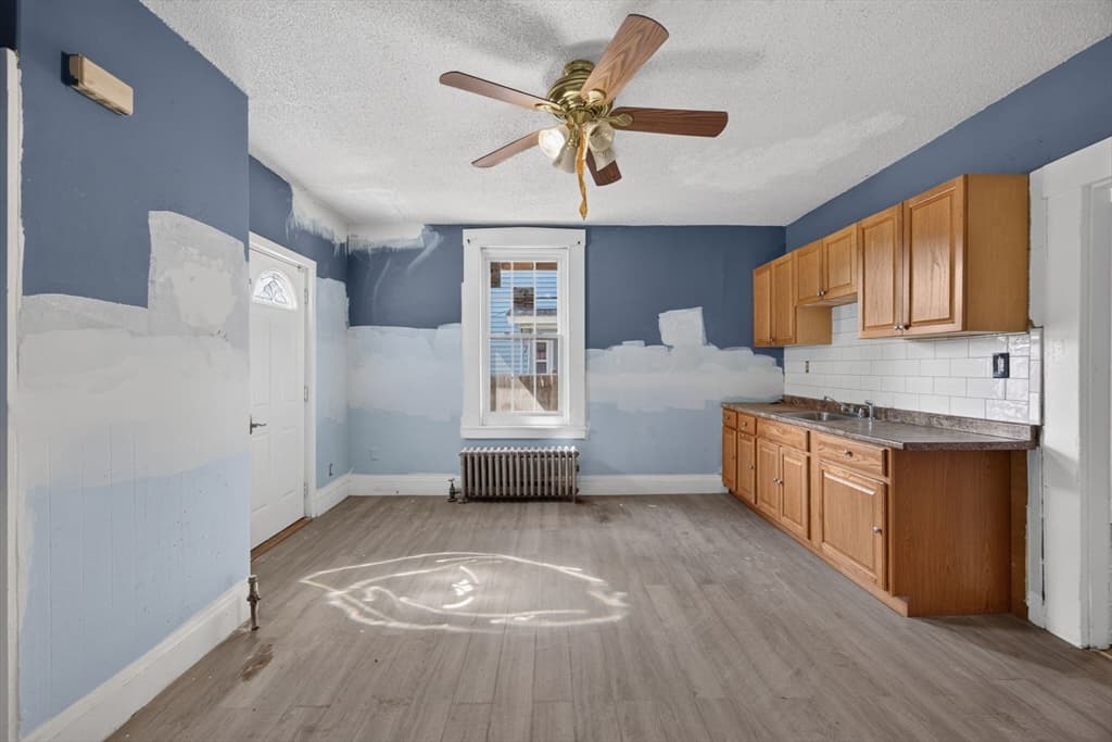 37 Fourth St, Lowell MA 01850 photo 9