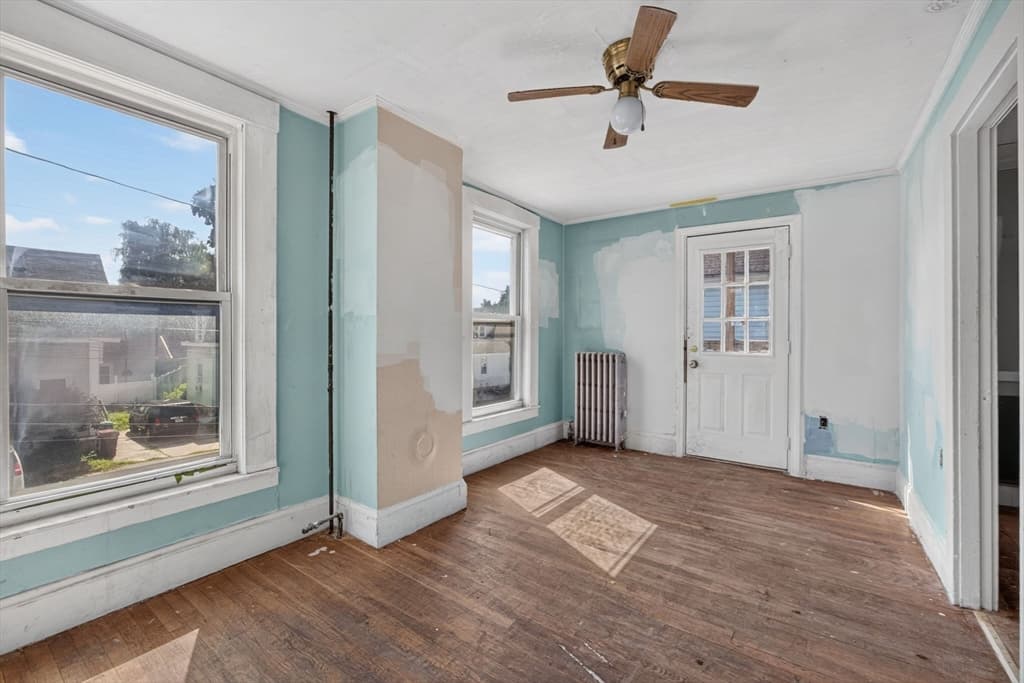 37 Fourth St, Lowell MA 01850 photo 24