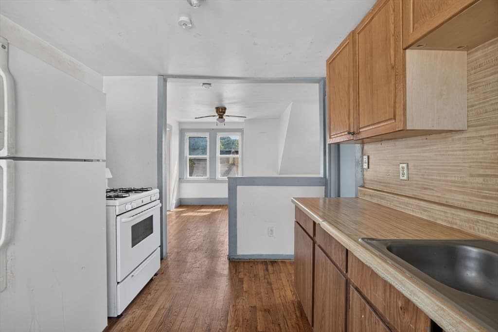 37 Fourth St, Lowell MA 01850 photo 33