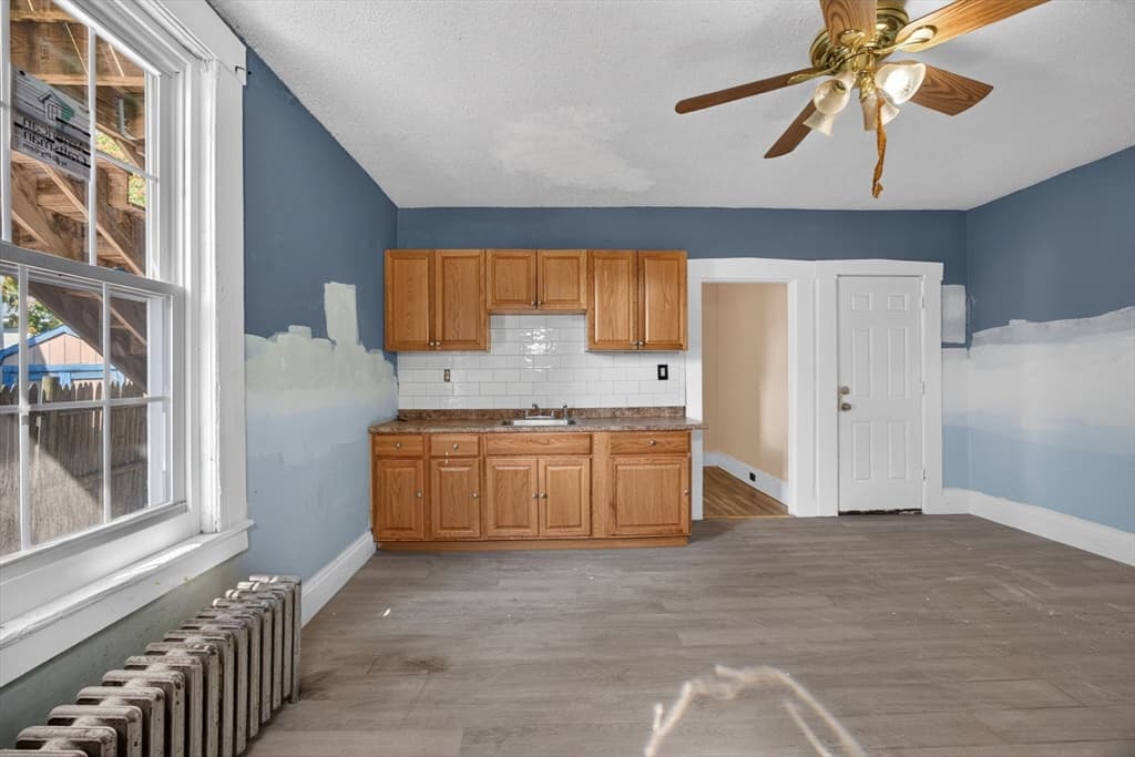 37 Fourth St, Lowell MA 01850 photo 11