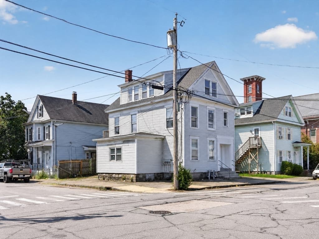 37 Fourth St, Lowell MA 01850 photo 4