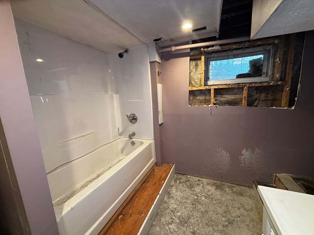 109 Kingsley St, Springfield MA 01104 photo 23