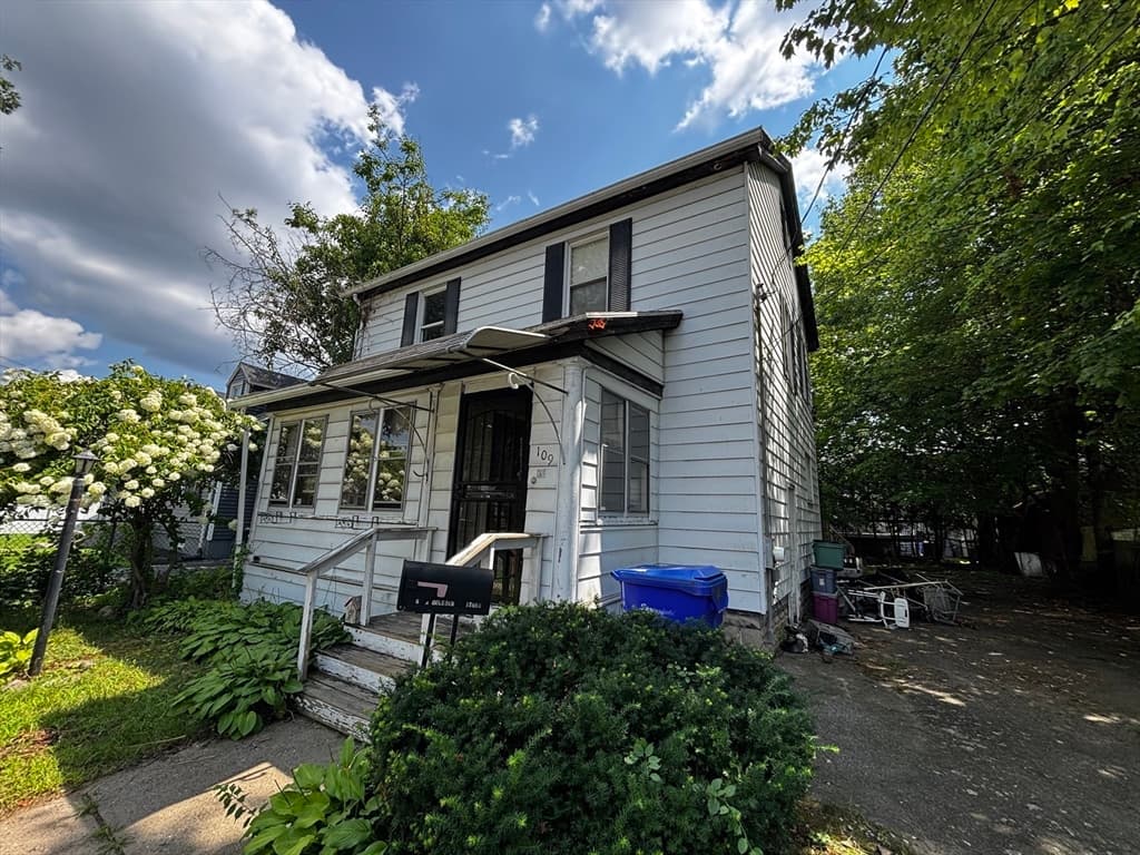 109 Kingsley St, Springfield MA 01104 photo 2