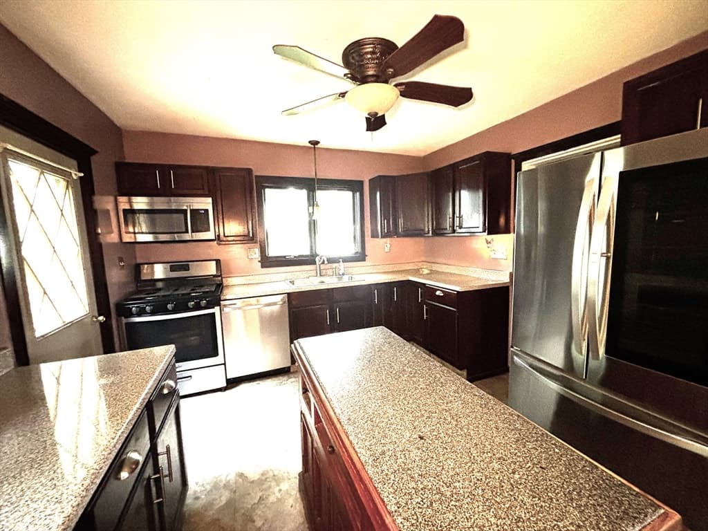 109 Kingsley St, Springfield MA 01104 photo 13
