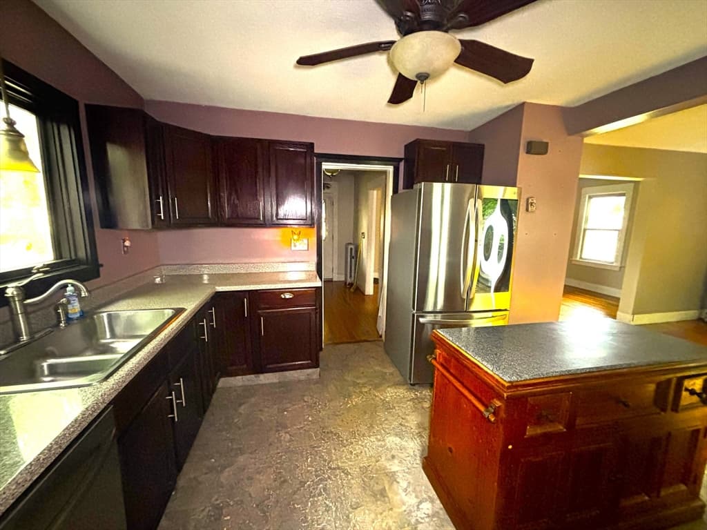 109 Kingsley St, Springfield MA 01104 photo 9