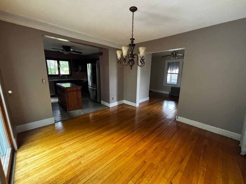 109 Kingsley St, Springfield MA 01104 photo 8