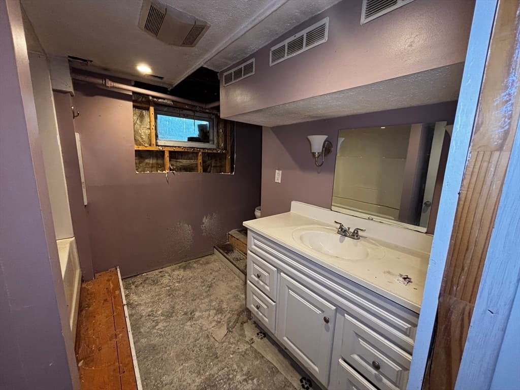 109 Kingsley St, Springfield MA 01104 photo 25