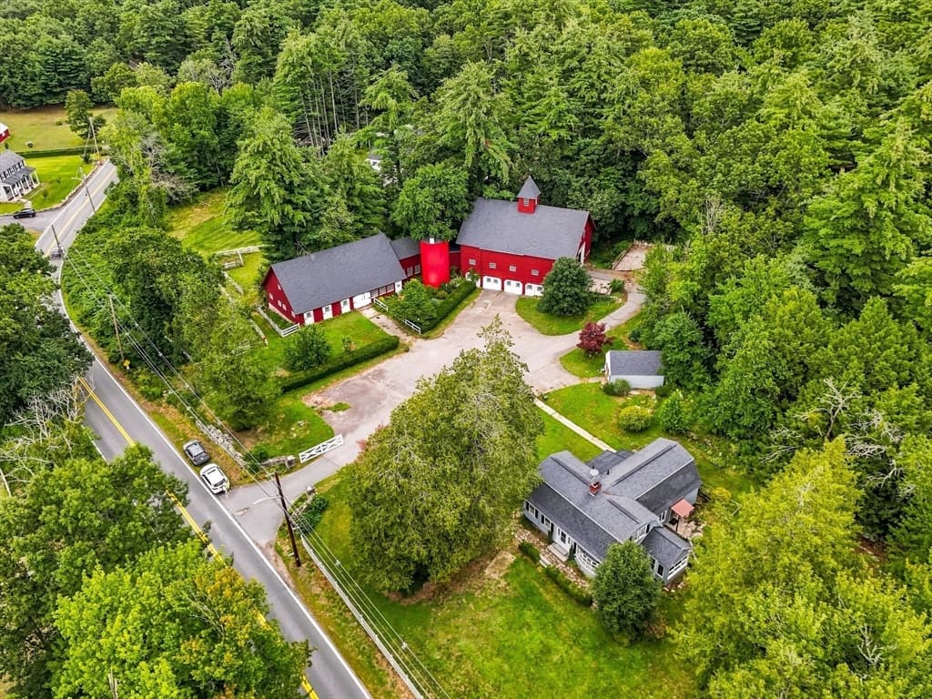 176 Sherburne Ave, Tyngsborough MA 01879