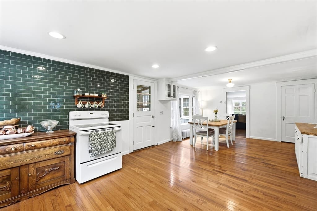 176 Sherburne Ave, Tyngsborough MA 01879 photo 5