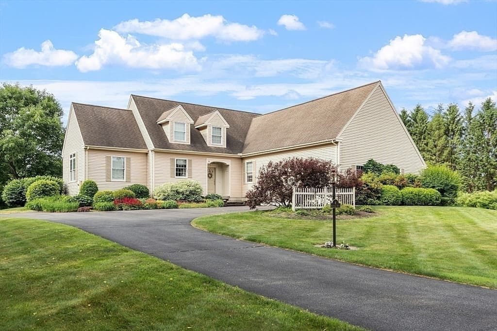 4 Crestview Drive, Deerfield MA 01373