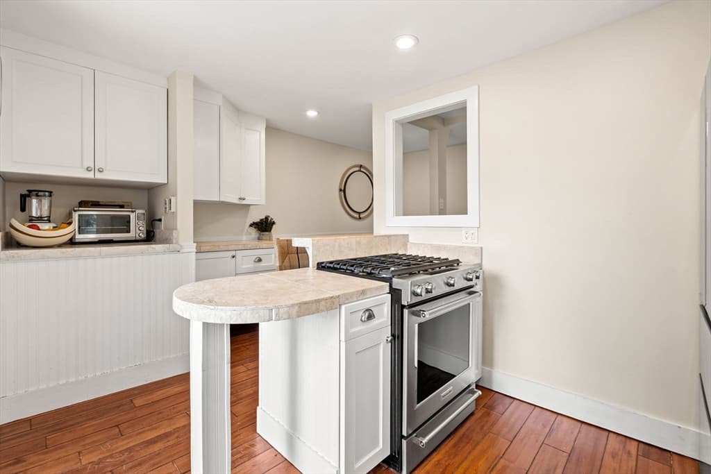 16 Warren St # 16, Newburyport MA 01950 photo 6