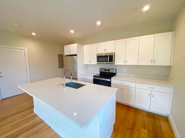 208-208A Neponset Valley Pkwy, Boston MA 02136 photo 4