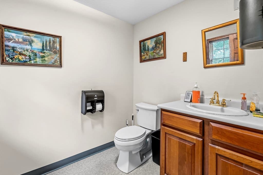 241 College Hwy, Southampton MA 01073 photo 16