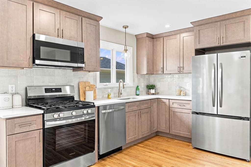 60 Sable Ave, Dartmouth MA 02747 photo 2