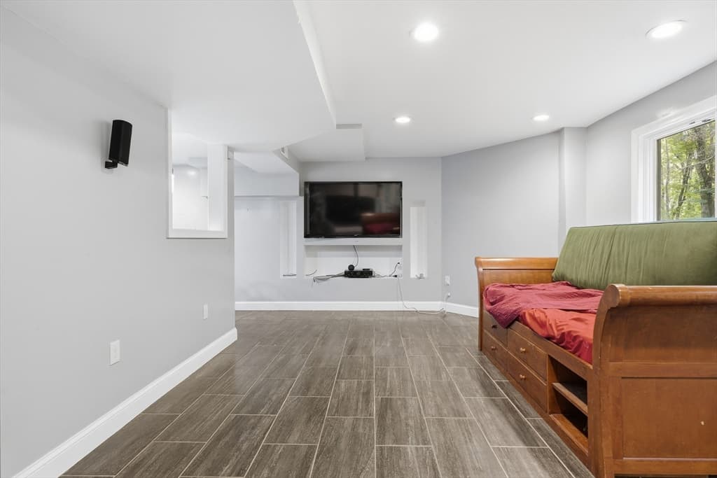 247 Hampstead St, Methuen MA 01844 photo 17
