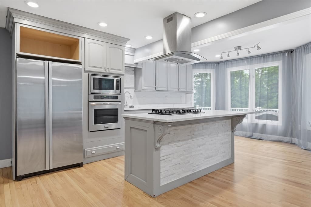 247 Hampstead St, Methuen MA 01844 photo 3