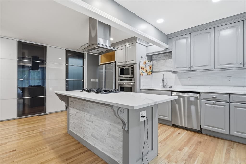 247 Hampstead St, Methuen MA 01844 photo 5