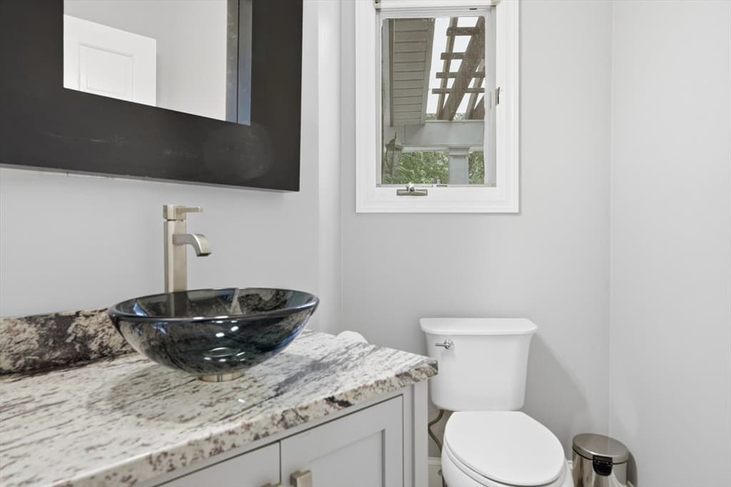 247 Hampstead St, Methuen MA 01844 photo 9