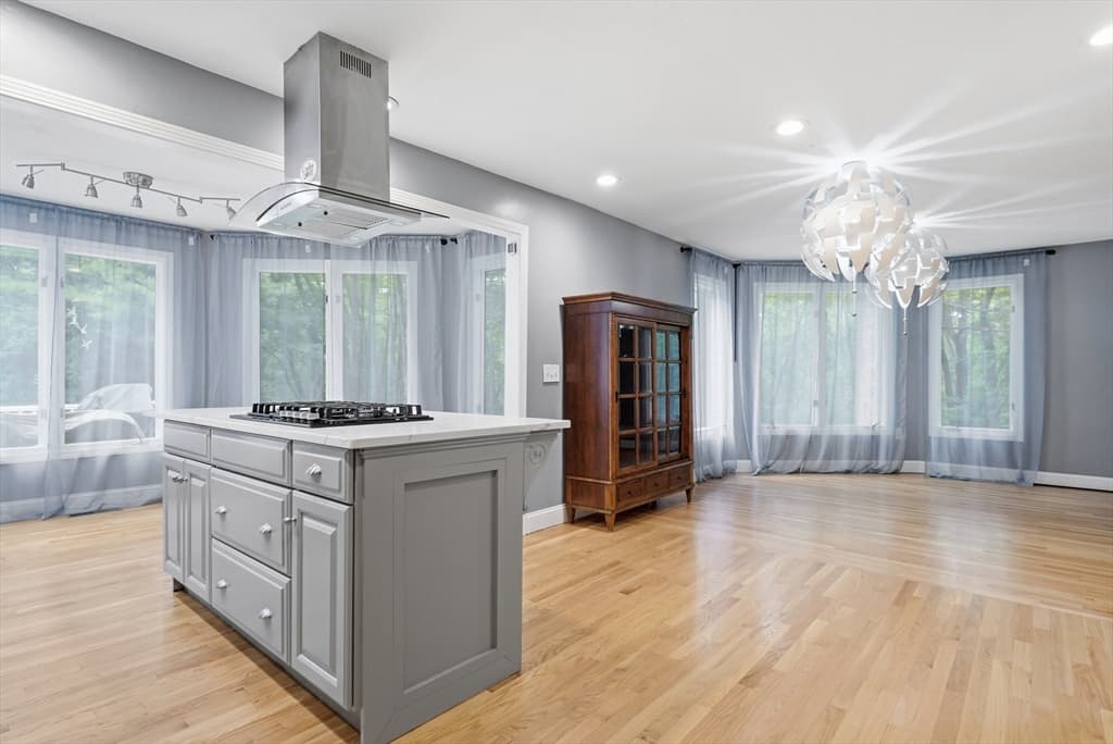 247 Hampstead St, Methuen MA 01844 photo 4