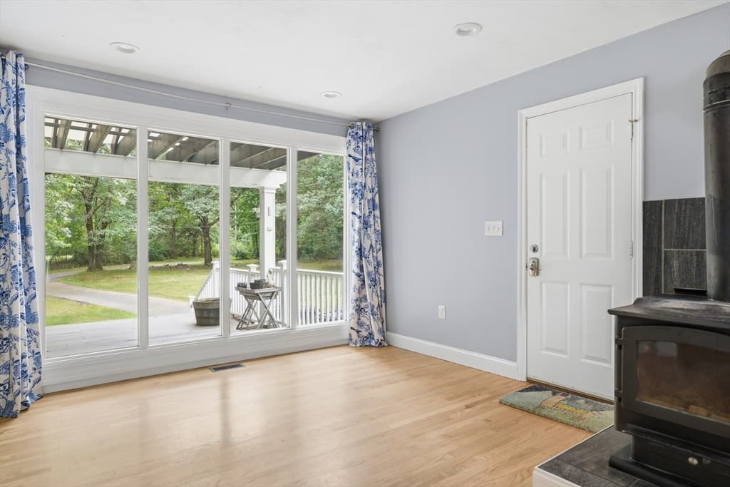 247 Hampstead St, Methuen MA 01844 photo 8