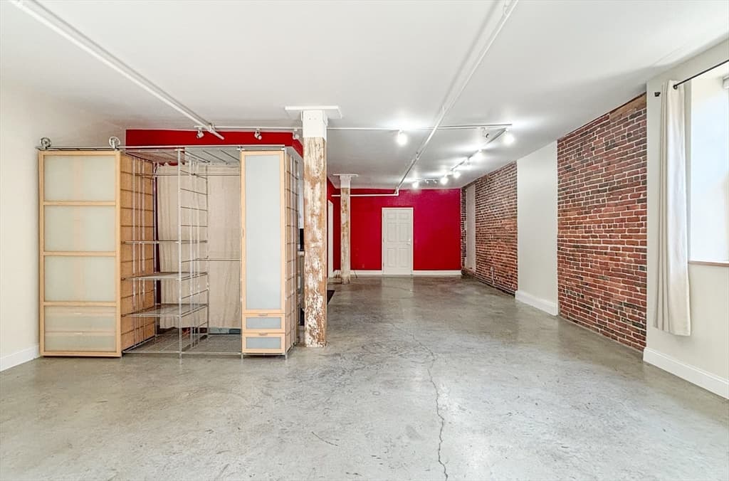 172 Middle St # 303, Lowell MA 01852 photo 6