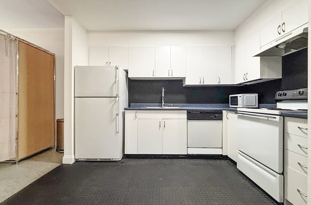 172 Middle St # 303, Lowell MA 01852 photo 8