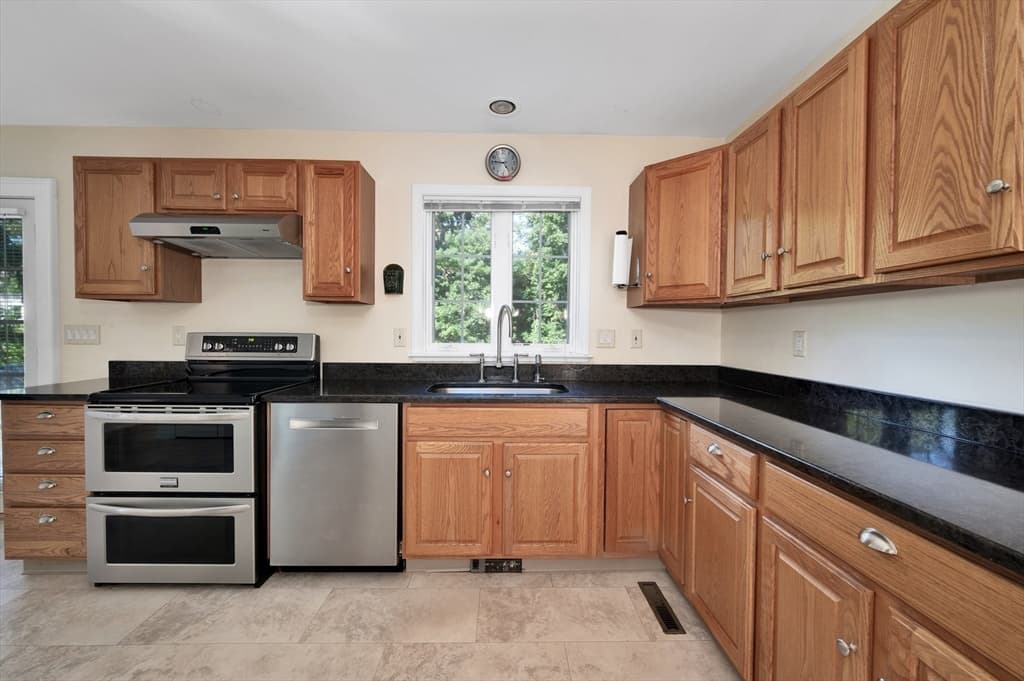 22 Winter St, Holbrook MA 02343 photo 6