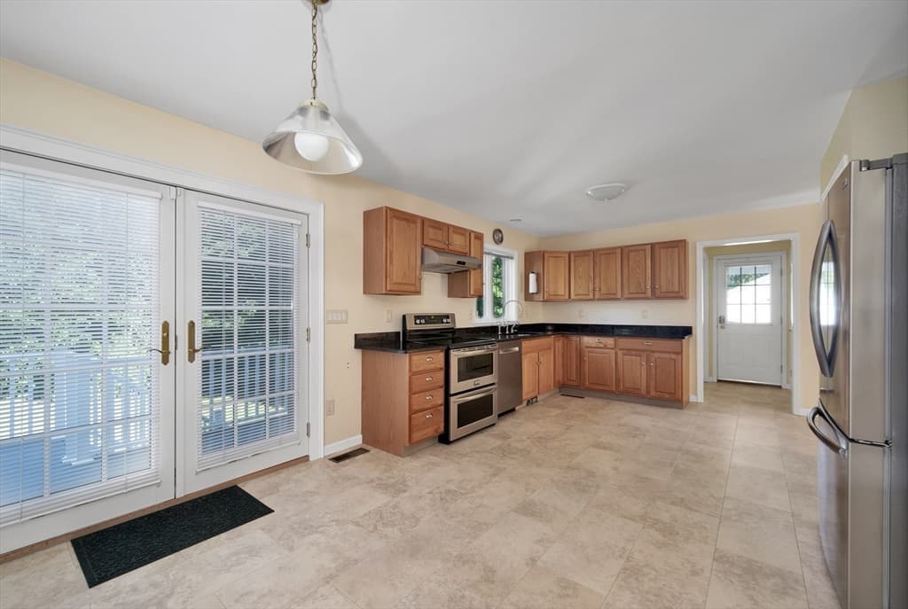 22 Winter St, Holbrook MA 02343 photo 9