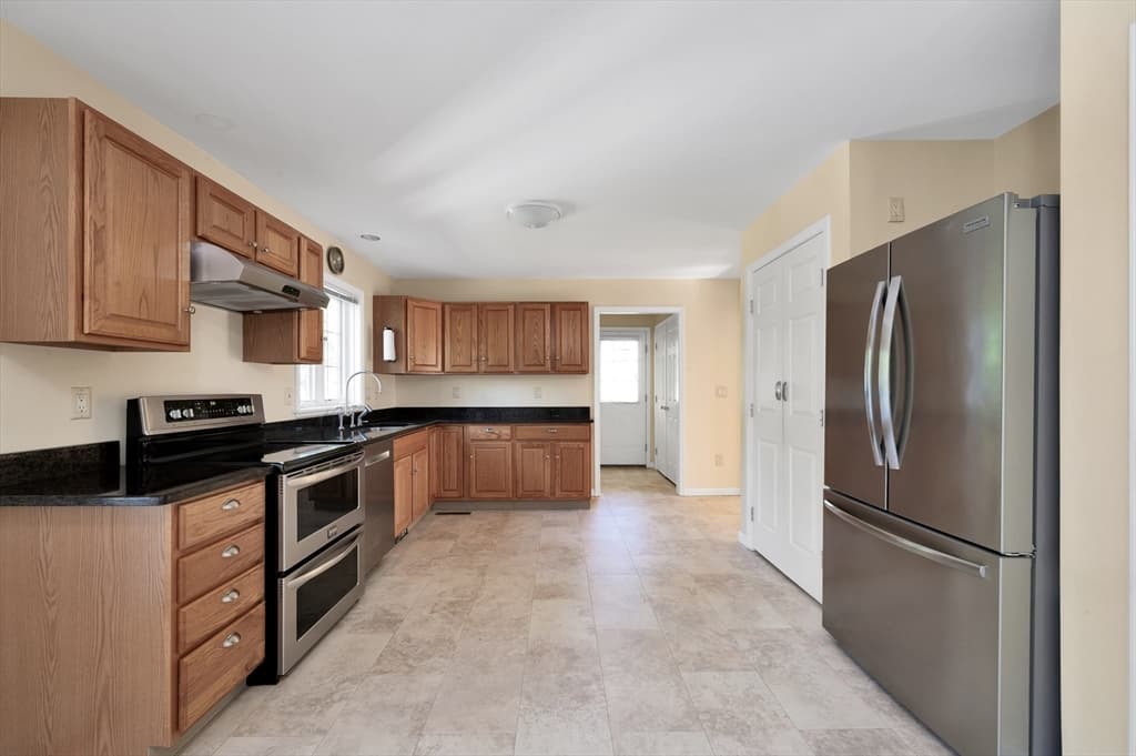 22 Winter St, Holbrook MA 02343 photo 10