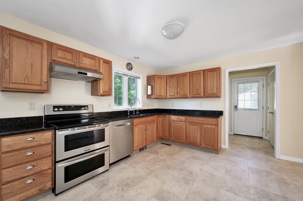 22 Winter St, Holbrook MA 02343 photo 11