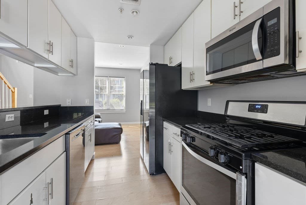 12 Blue Jay Cir # 12, Boston MA 02126 photo 4