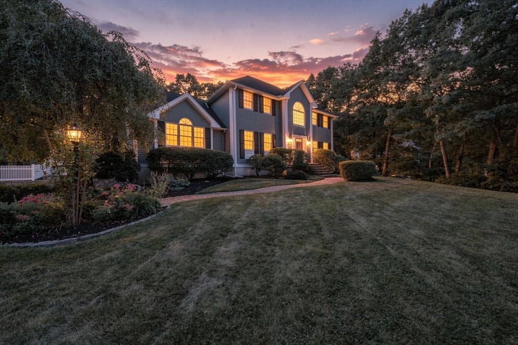 38 Cabral Dr, Middleton MA 01949