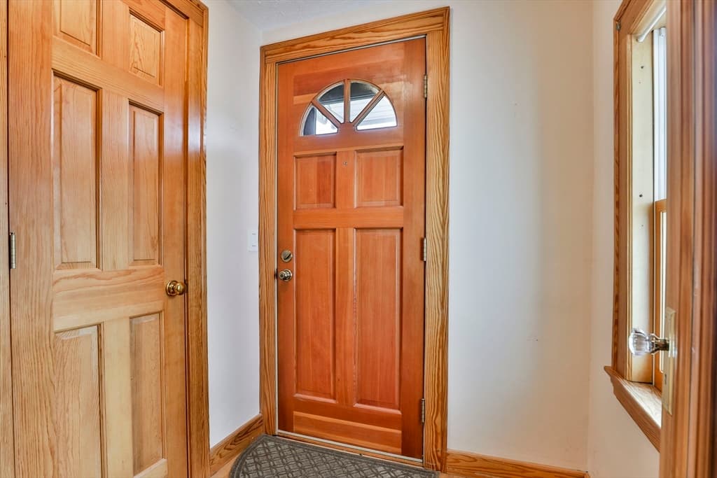 21 Preston St, Wakefield MA 01880 photo 2