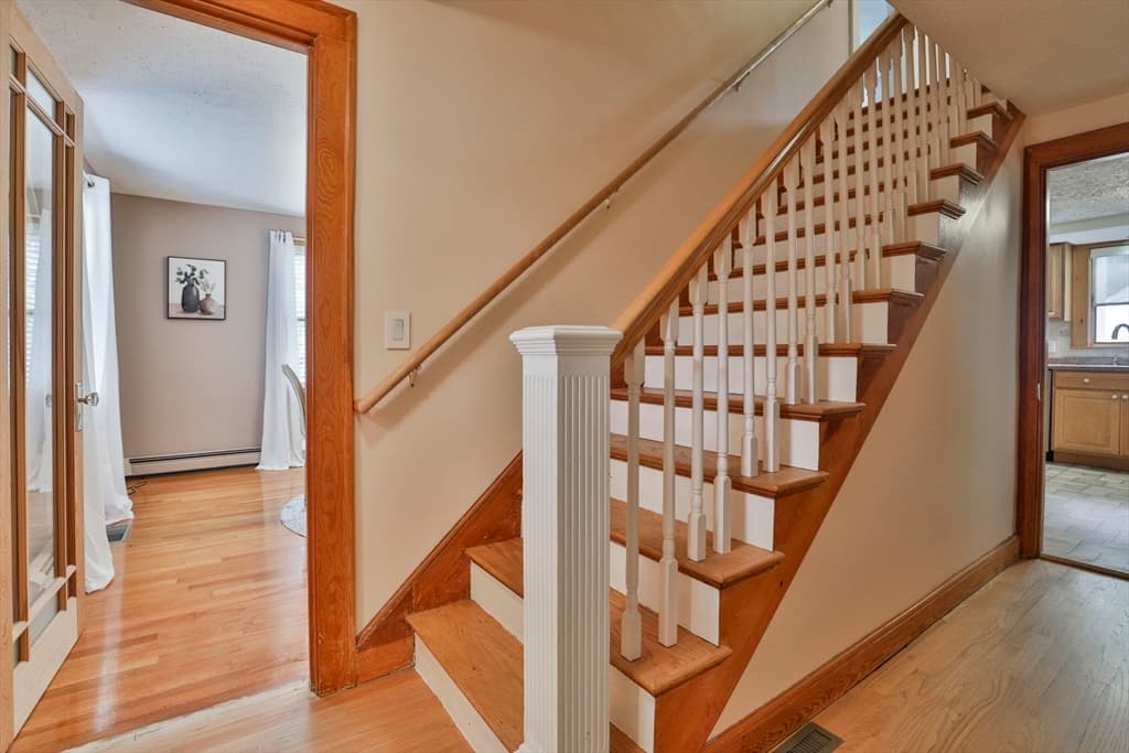 21 Preston St, Wakefield MA 01880 photo 3