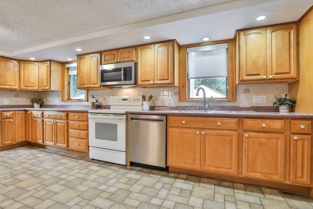 21 Preston St, Wakefield MA 01880 photo 10