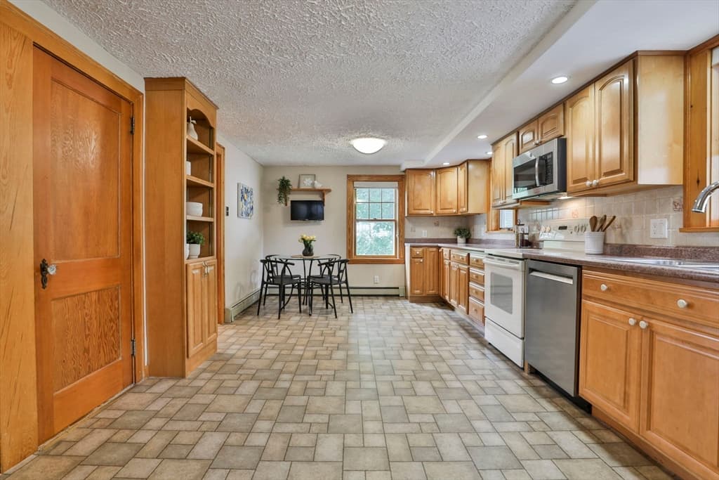 21 Preston St, Wakefield MA 01880 photo 8