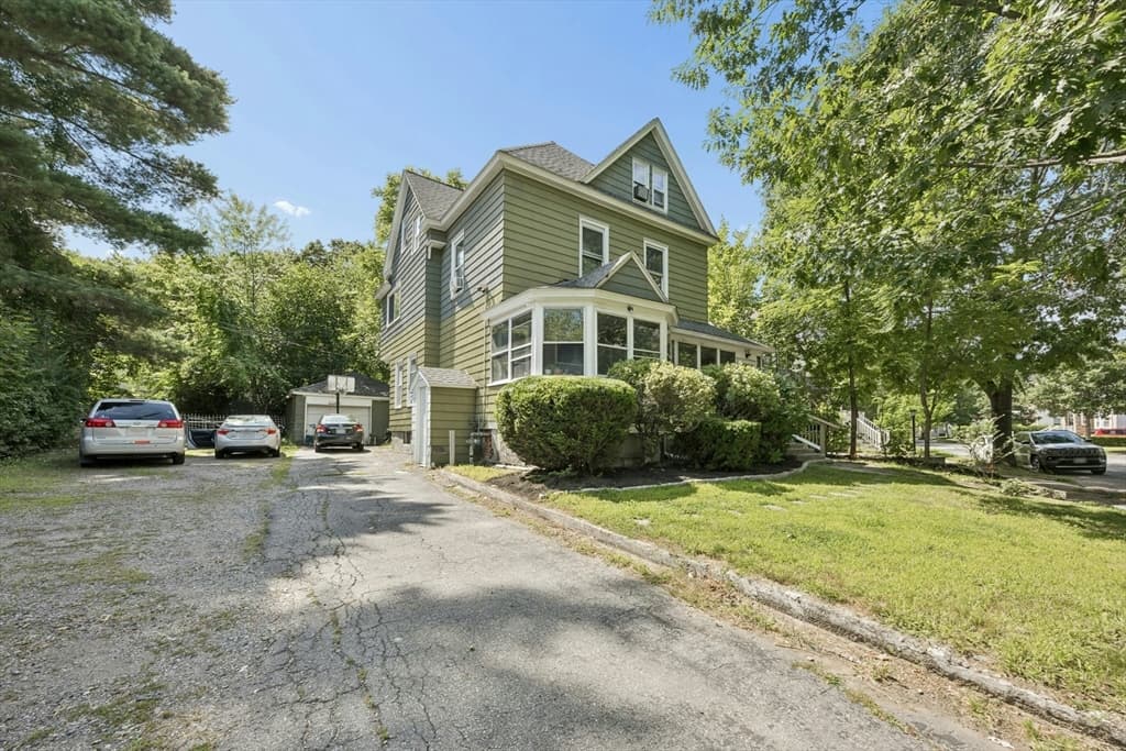19 Englewood Avenue, Worcester MA 01603 photo 2