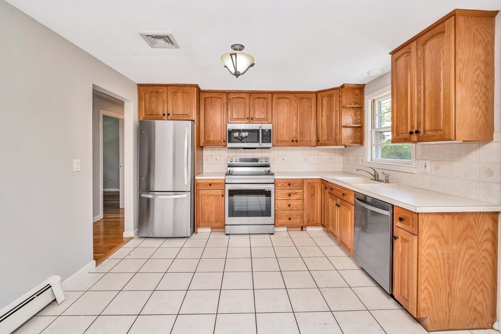 11 Coweeset Dr, Brockton MA 02301 photo 7