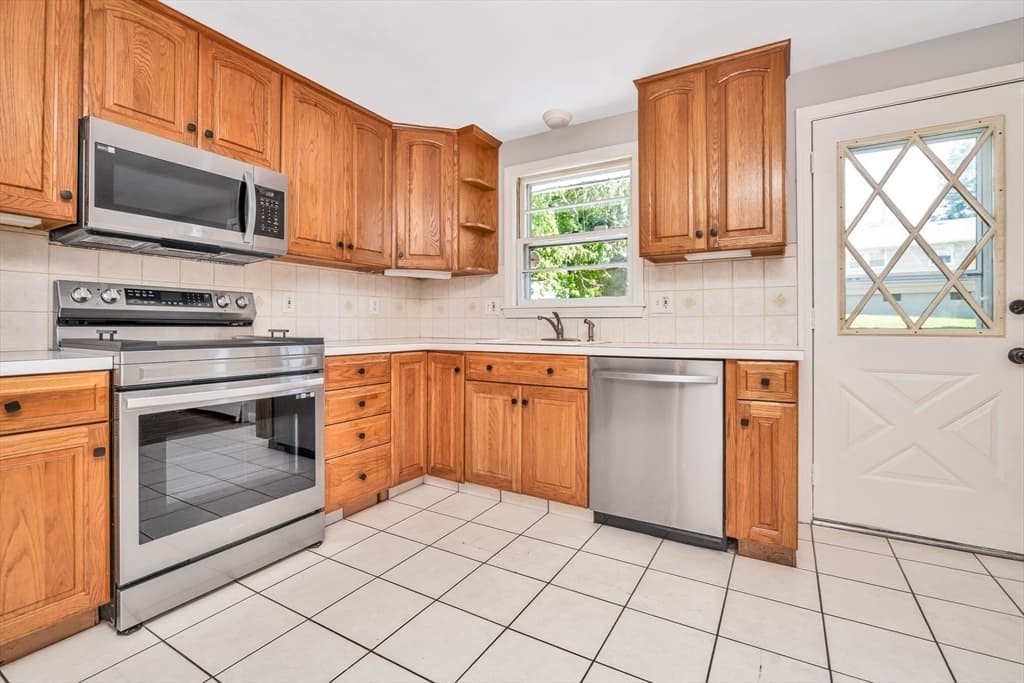 11 Coweeset Dr, Brockton MA 02301 photo 8