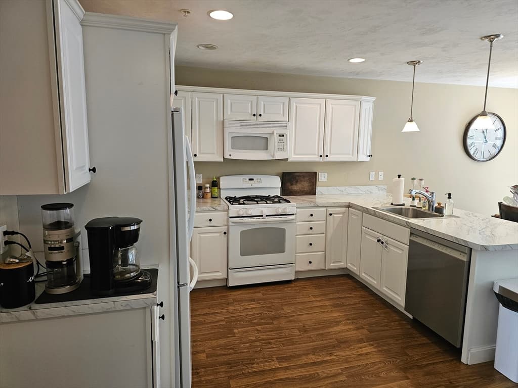 Condominium at 45 Longview Circle # B, Ayer MA 01432, Ayer, photo 5 of 33