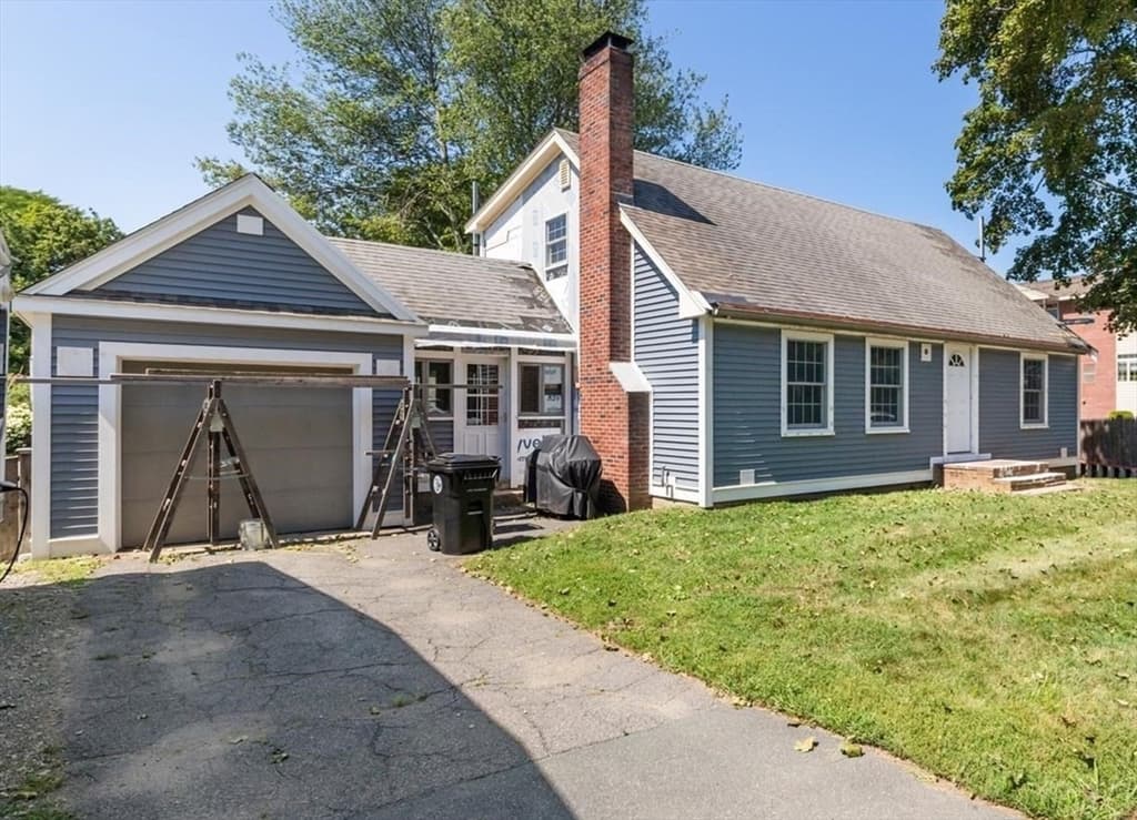 34 Heather St, Beverly MA 01915