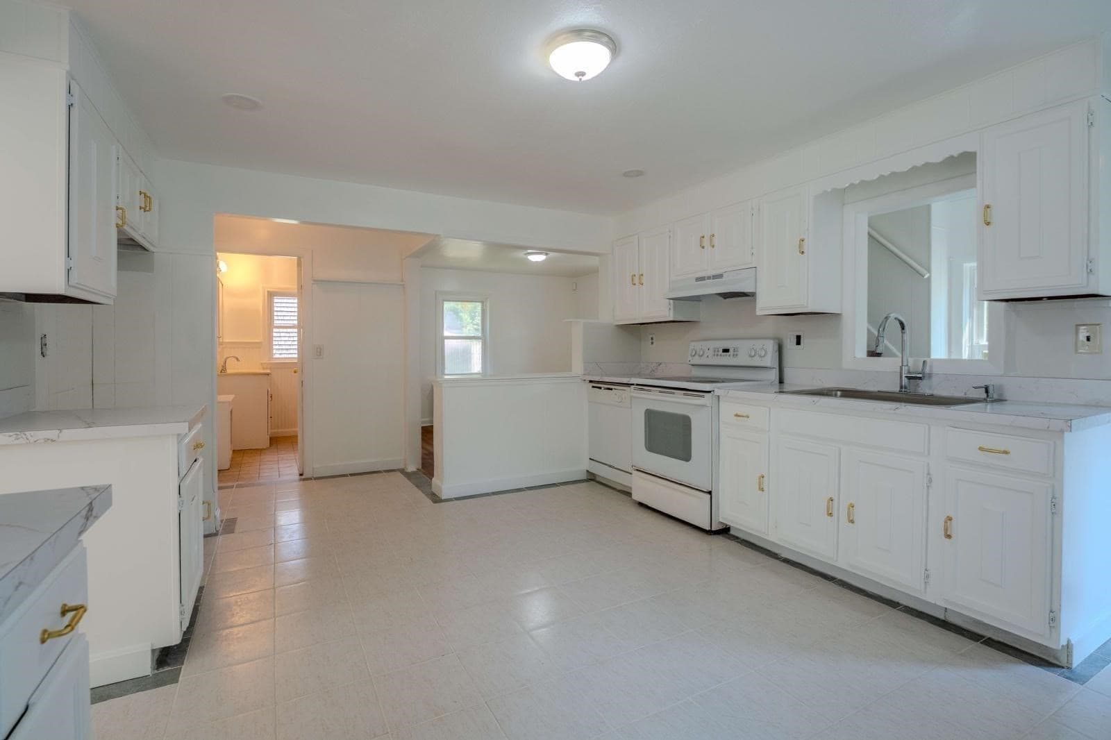 Single Family Residence at 34 Hawthorne St, North Attleboro MA 02760, photo 11 of 33
