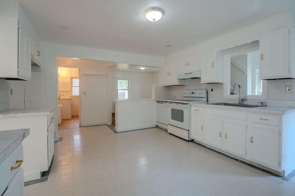 34 Hawthorne St, North Attleboro MA 02760 photo 11