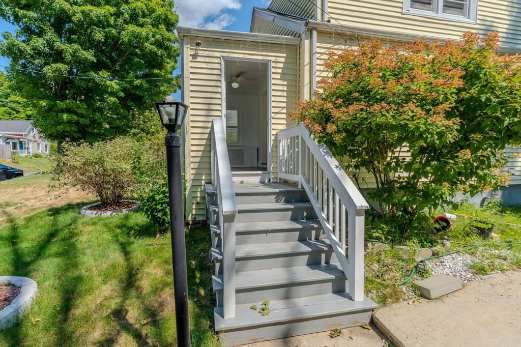 34 Hawthorne St, North Attleboro MA 02760 photo 4