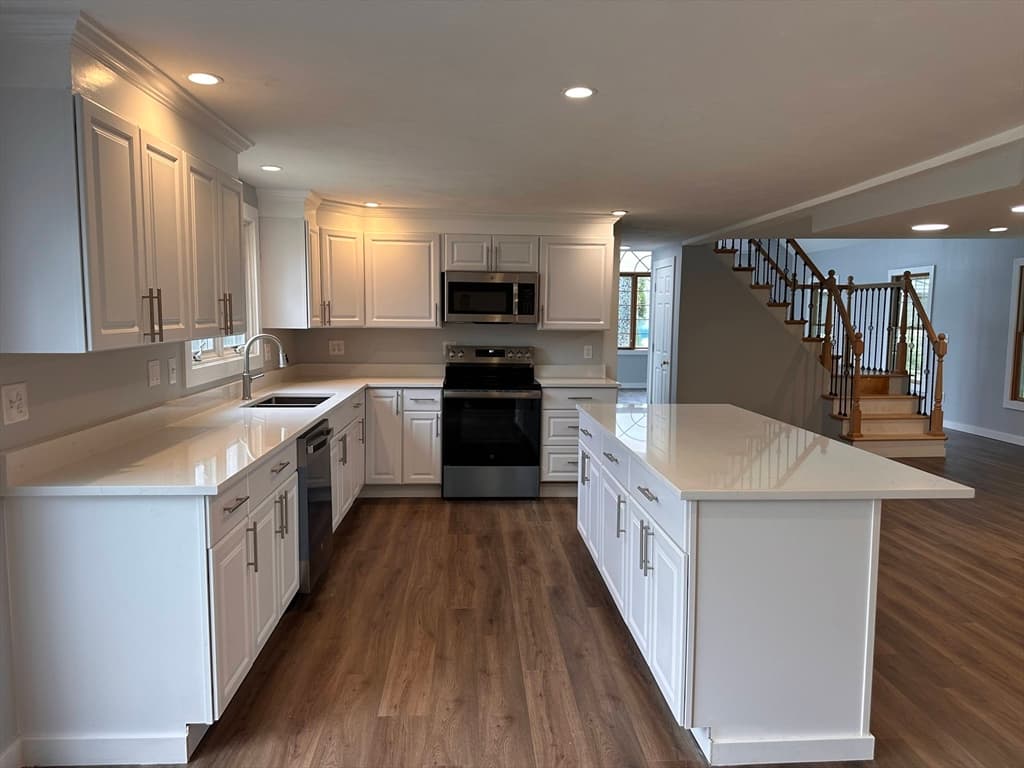10 Linwood St, Oxford MA 01540