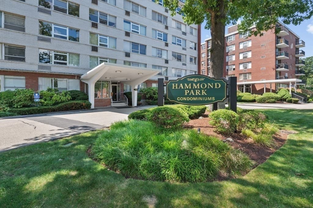 10 Hammond Pond Parkway # 607, Newton MA 02467
