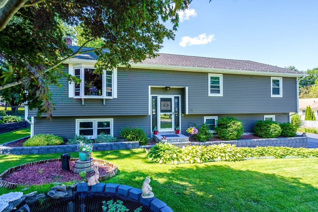 59 Hudson St, Leominster MA 01453